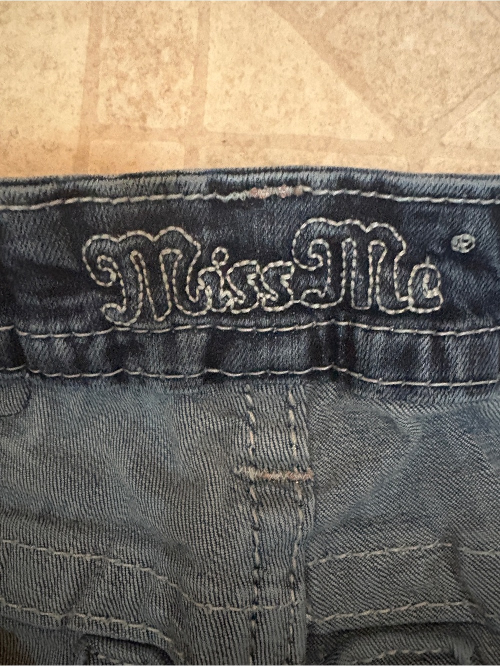 Miss Me Jean Shorts Women’s Curvy Mid-Rise Bermuda Jorts Size 25 10” Bling Y2K - Picture 6 of 16
